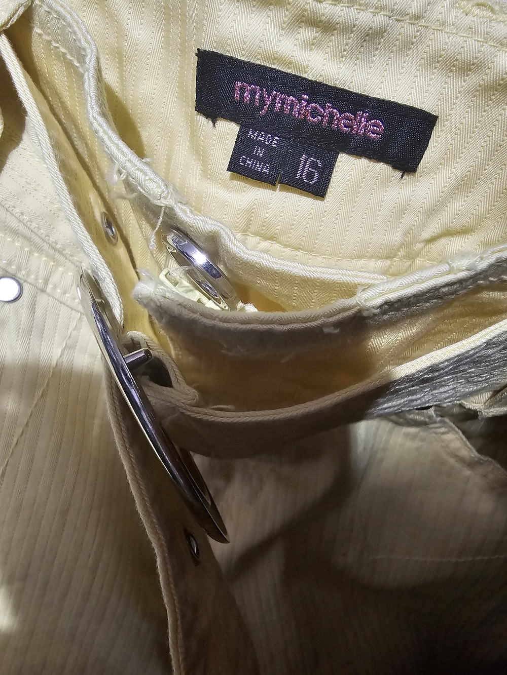 ❗️ MYMICHELLE Light Yellow Cropped Pants with Belt . NWT  ❗️ - Picture 6 of 10